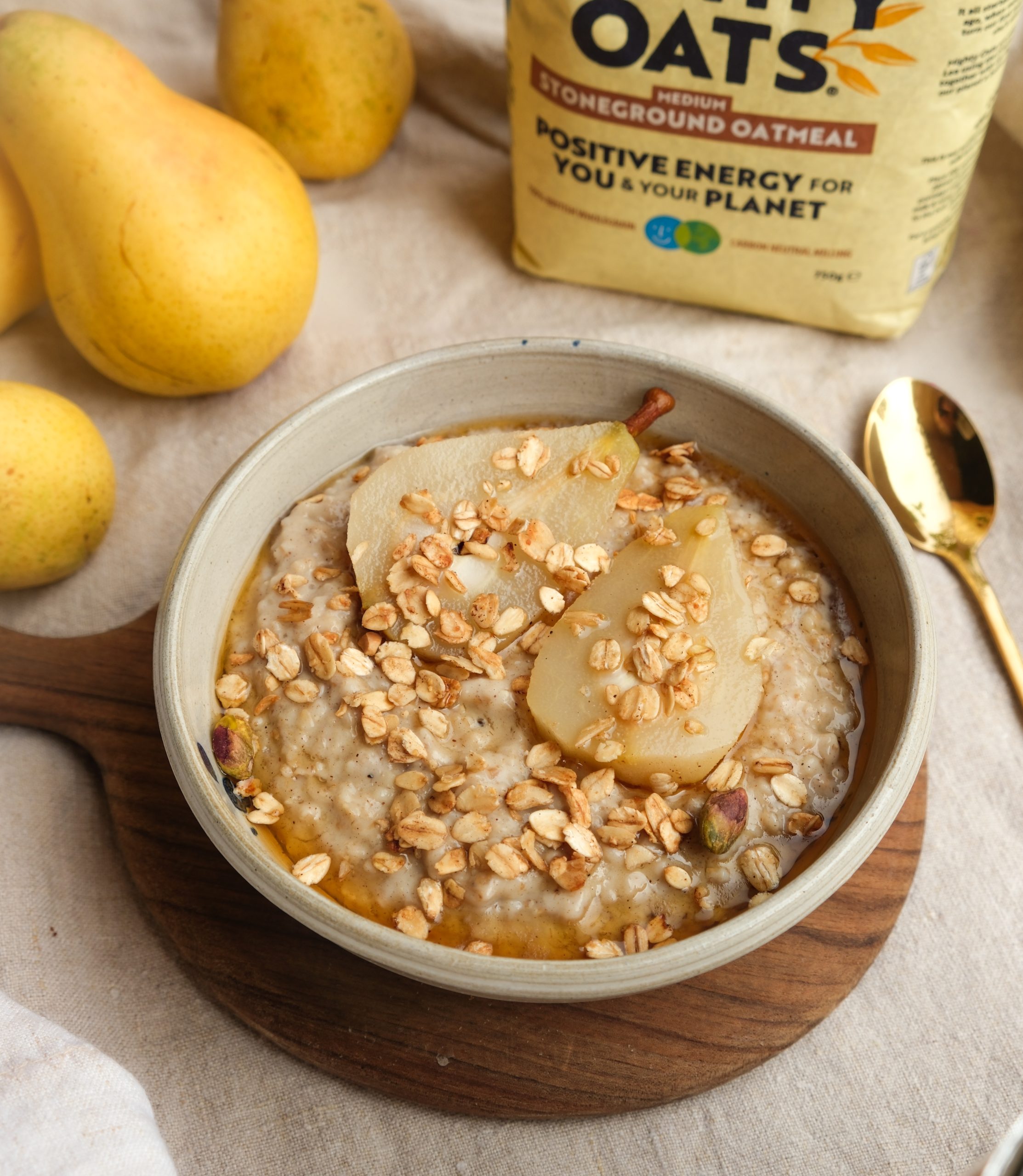 Autumn-Spiced Oatmeal with Poached Pears – Mornflake - Mighty Oats