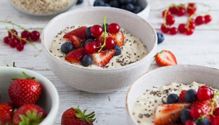 Summer Berry and White Chocolate Overnight Oats – Mornflake - Mighty Oats