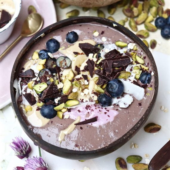 Acai and Oat Smoothie Bowl
