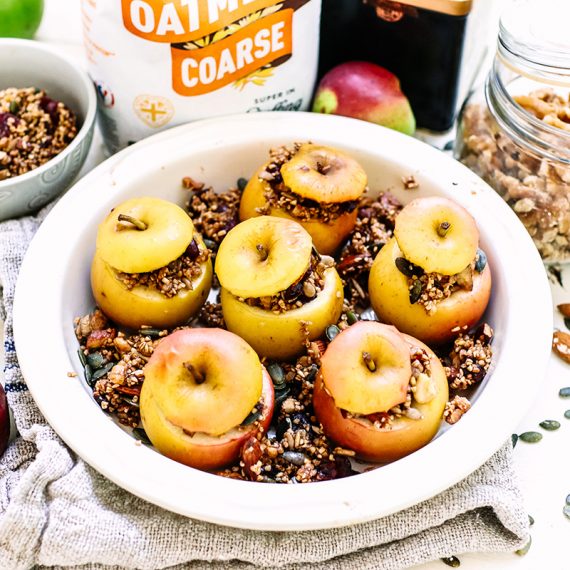 Baked apples with spiced oat crumble