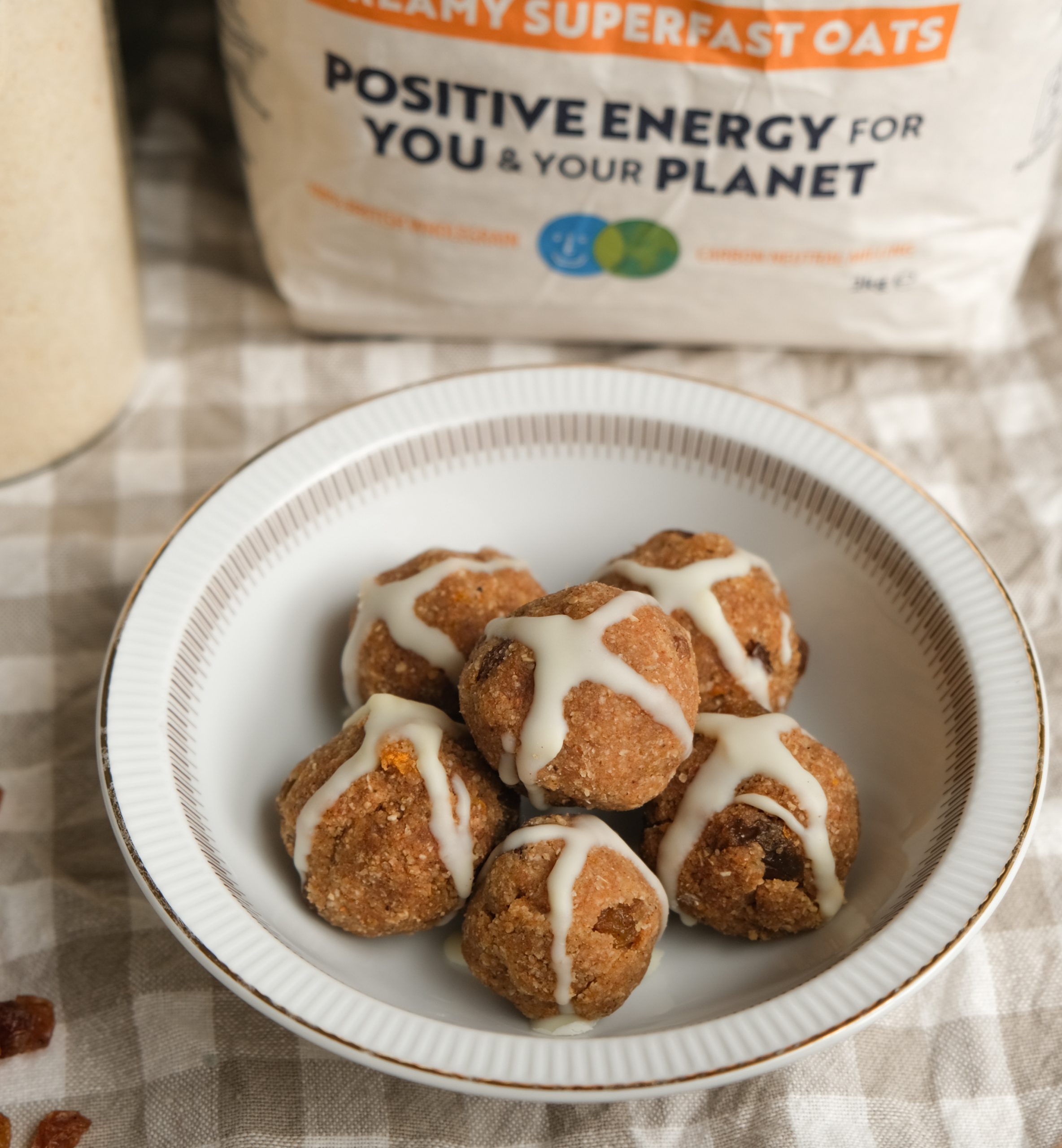 Hot Cross Bun Cake Pops – Mornflake - Mighty Oats
