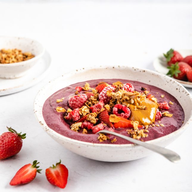 Peanut Butter Acai Bowl Recipe from the Mornflake Mighty Oats