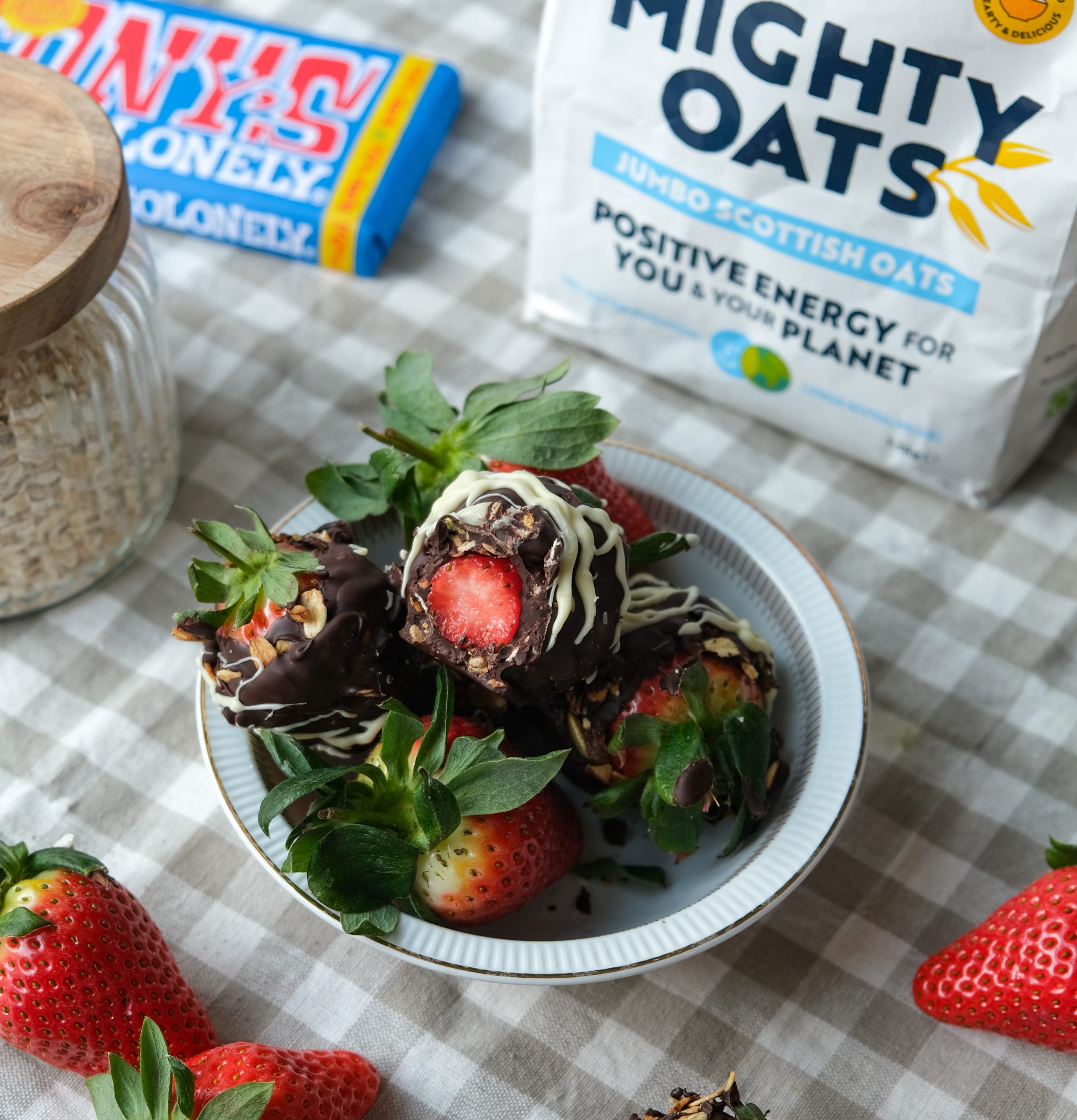 Chocolate Granola Strawberries – Mornflake